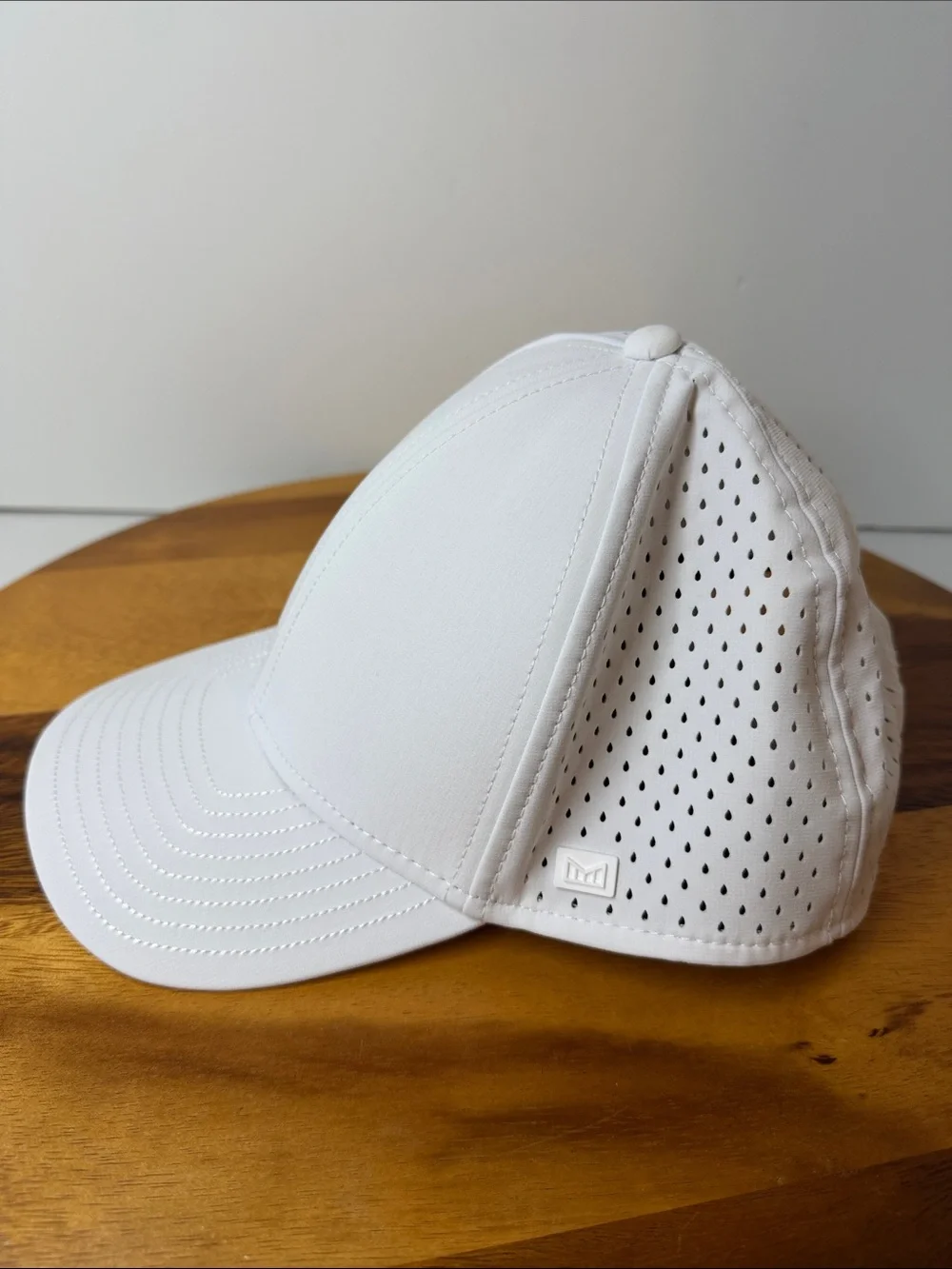 Melin white A-Game Hydro hat, clean, size SM - Picture 3 of 8